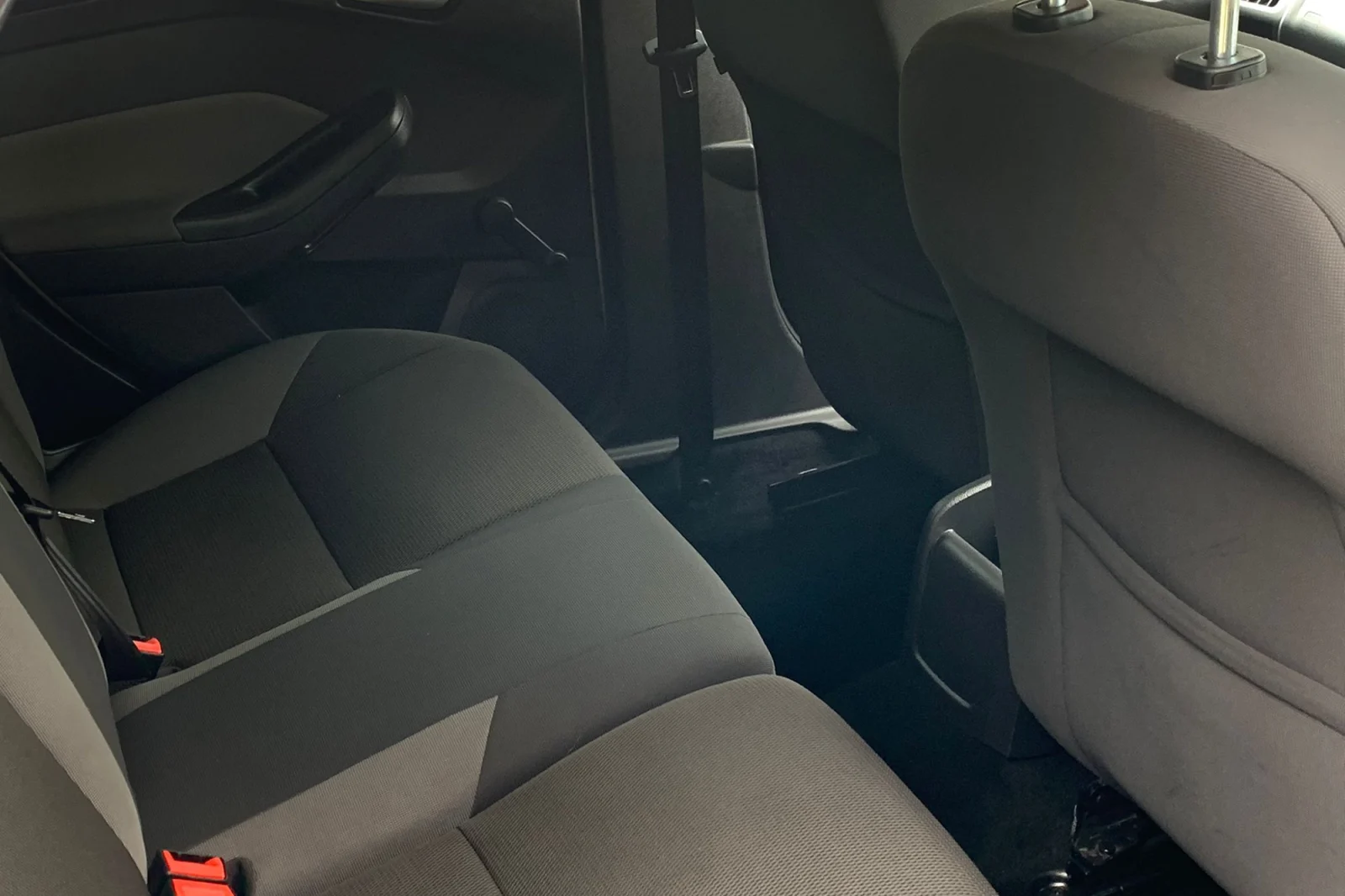 Ford-Focus-Estate-Backseats-scaled.webp