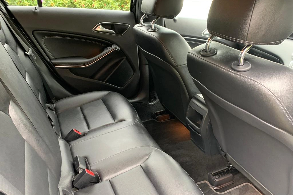 MercedesA180_backseats.webp