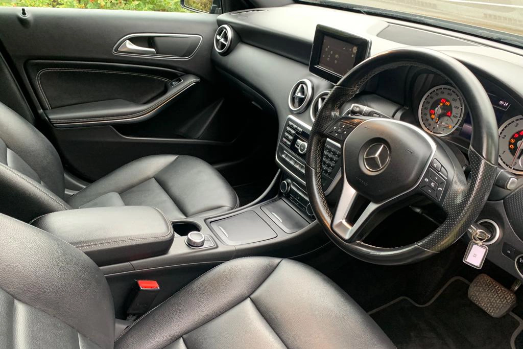 MercedesA180_interior_dashboard.webp