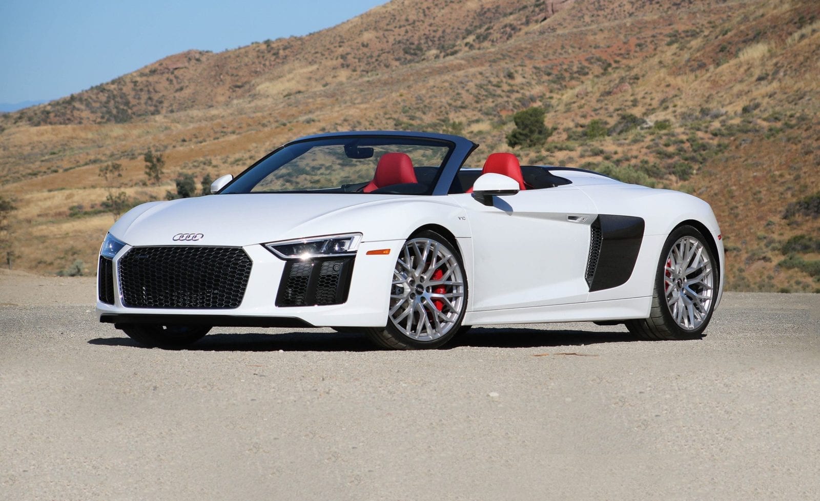 Desert Scene With Audi R8 White Audi R8
