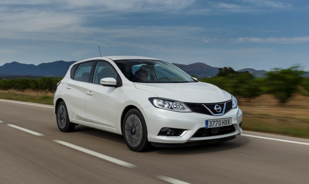 White Nissan Pulsar